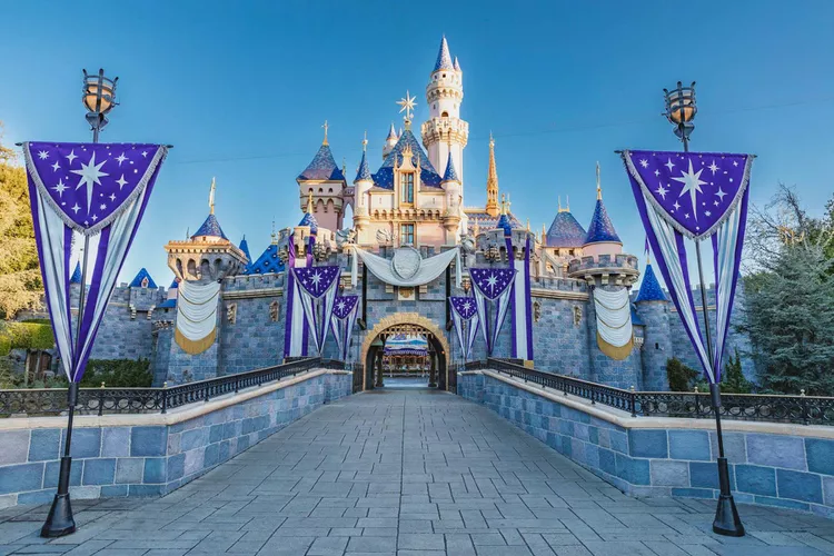 The Best Times to Go to Disneyland If You Want to Avoid the Crowds, Enjoy the Beautiful Weather, and Save Money