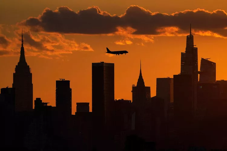7 Professional Pieces of Advice for Passengers Taking an Overnight Flight