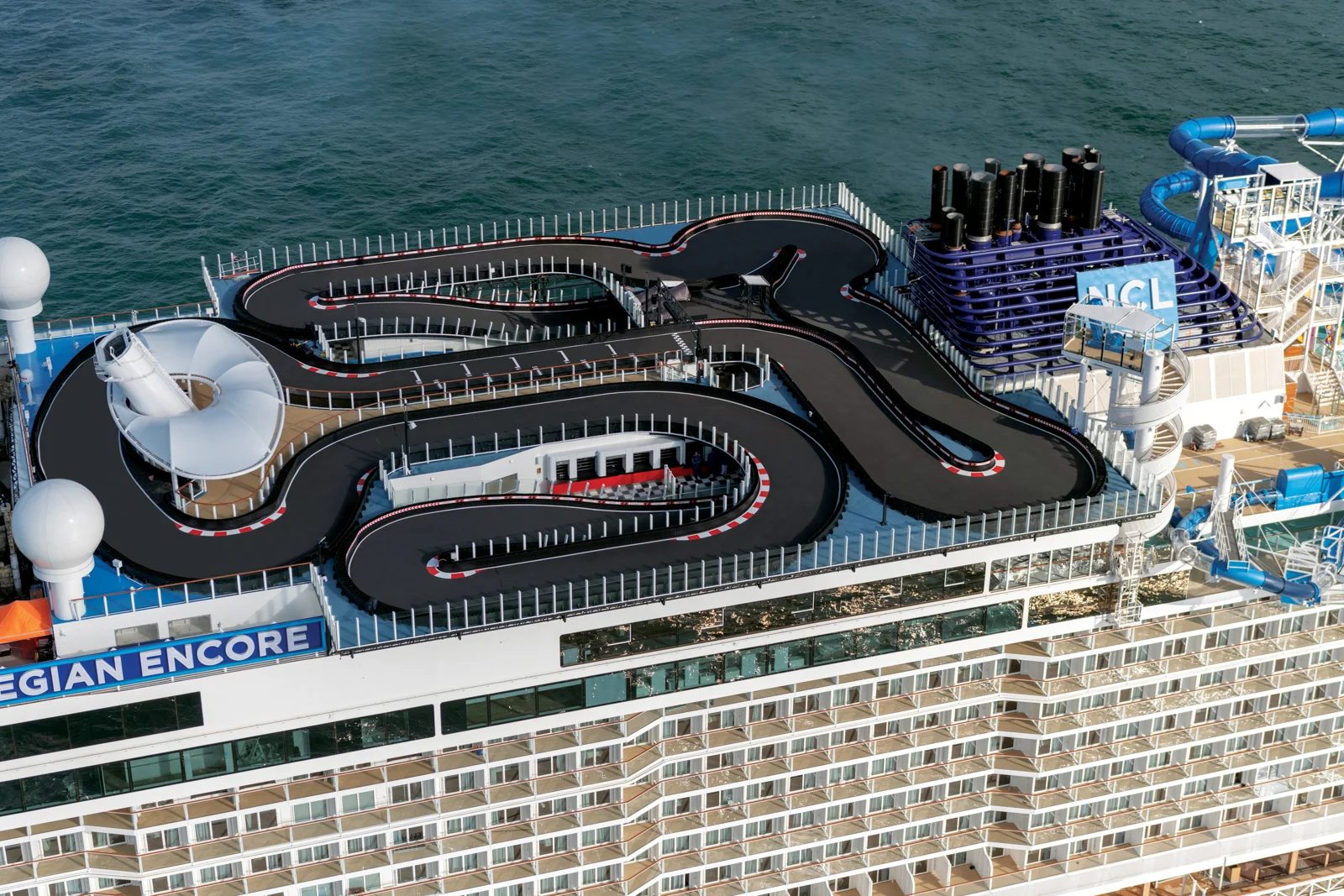 These are the ten most extreme attractions that may be found on a cruise ship.