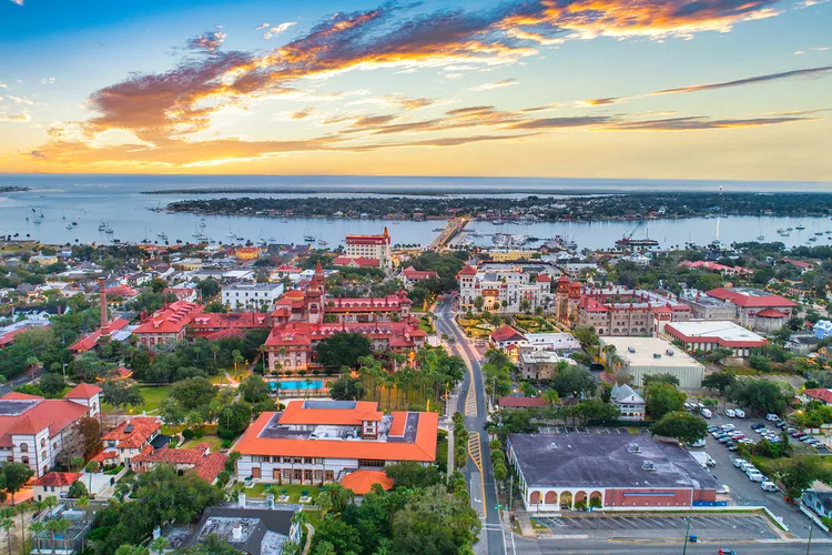 This Picturesque Town in Florida Features Picturesque Inns, Stunning Beaches, and Year-Round Attractions