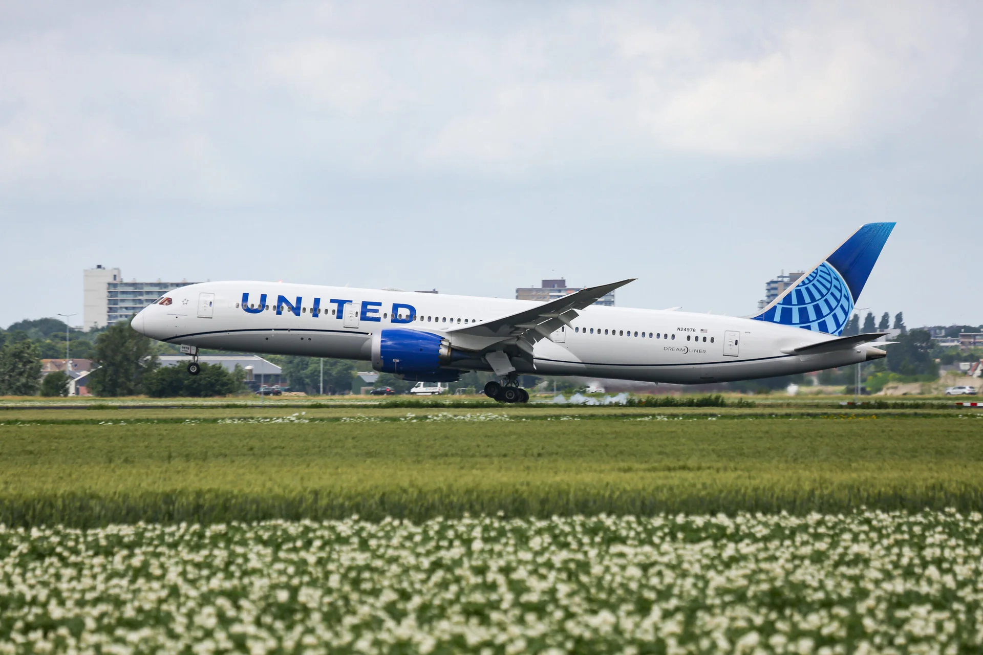 Up to 200 Boeing 787s will be ordered by United Airlines, paving the way for a widebody fleet renewal.